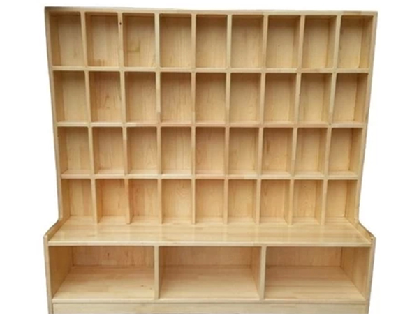 幼儿园的水杯柜