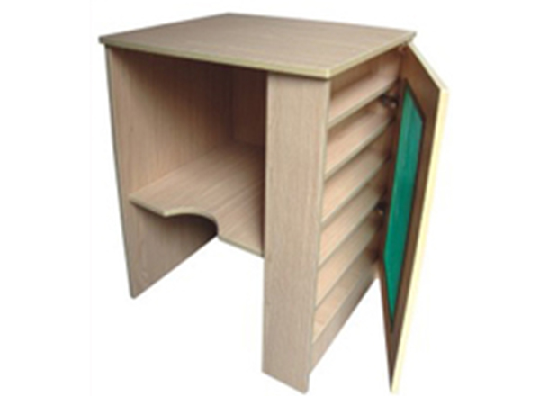 幼儿园的水杯柜